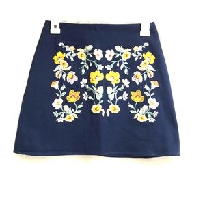 Printed navy blue mini skirt